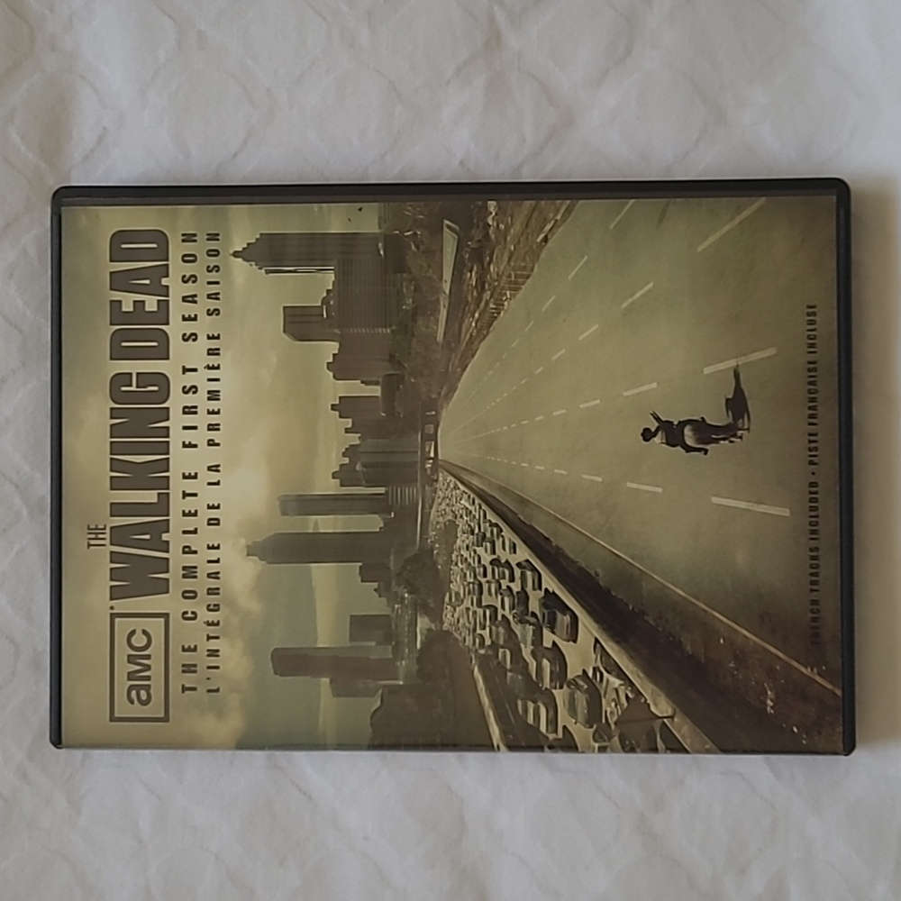 WALKING DEAD DVDs Seasons 1, 2 & 3 - Picture 2 of 14